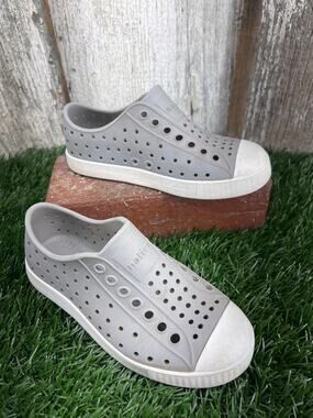 Native Jefferson Gray Unisex Slip On Little Kid Shoes C11
